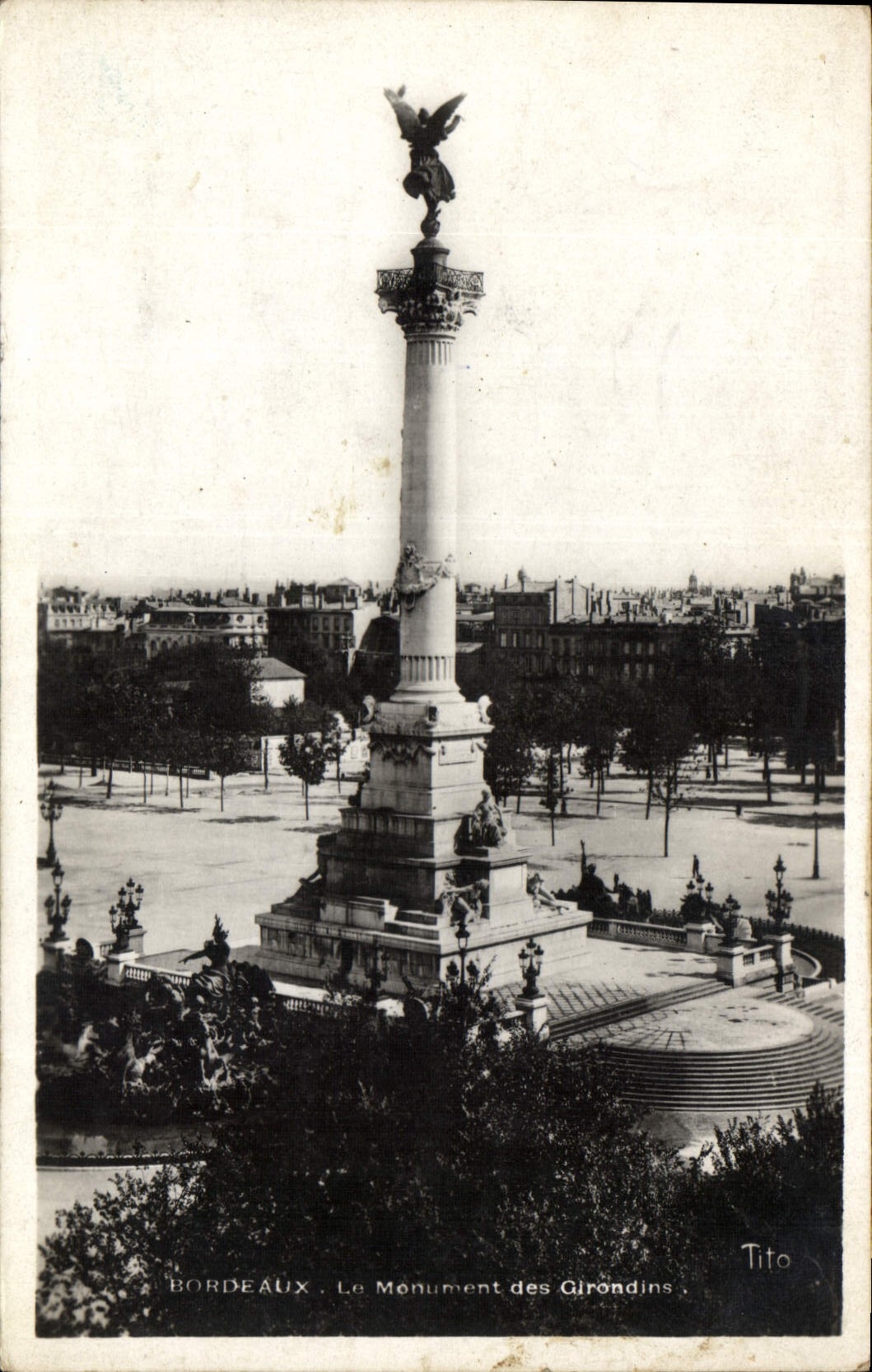 CPA Bordeaux Le Monument des Girondins