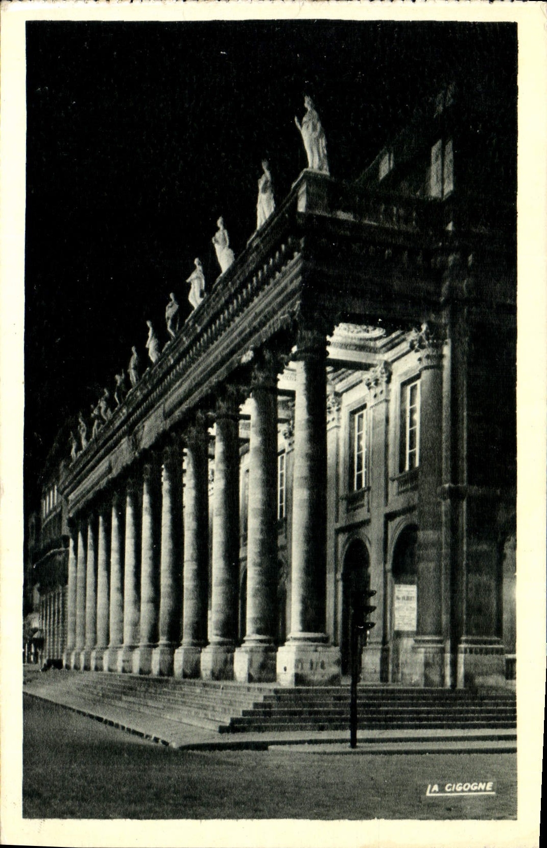 CPA Bordeaux Gironde Le Grand Theatre vu de nuit