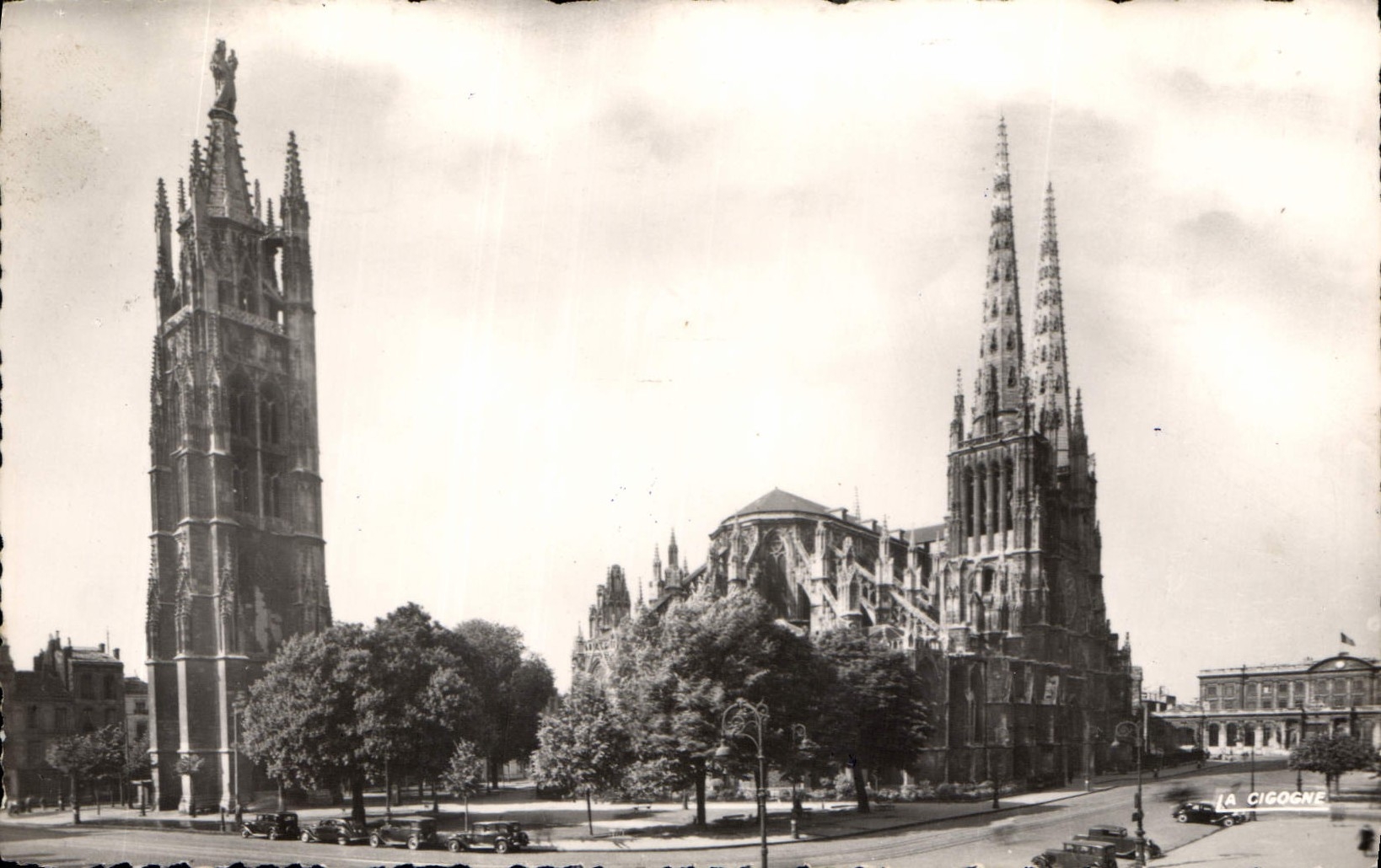 CPA Bordeaux Gironde Cathedrale et la Tour Pey Berland