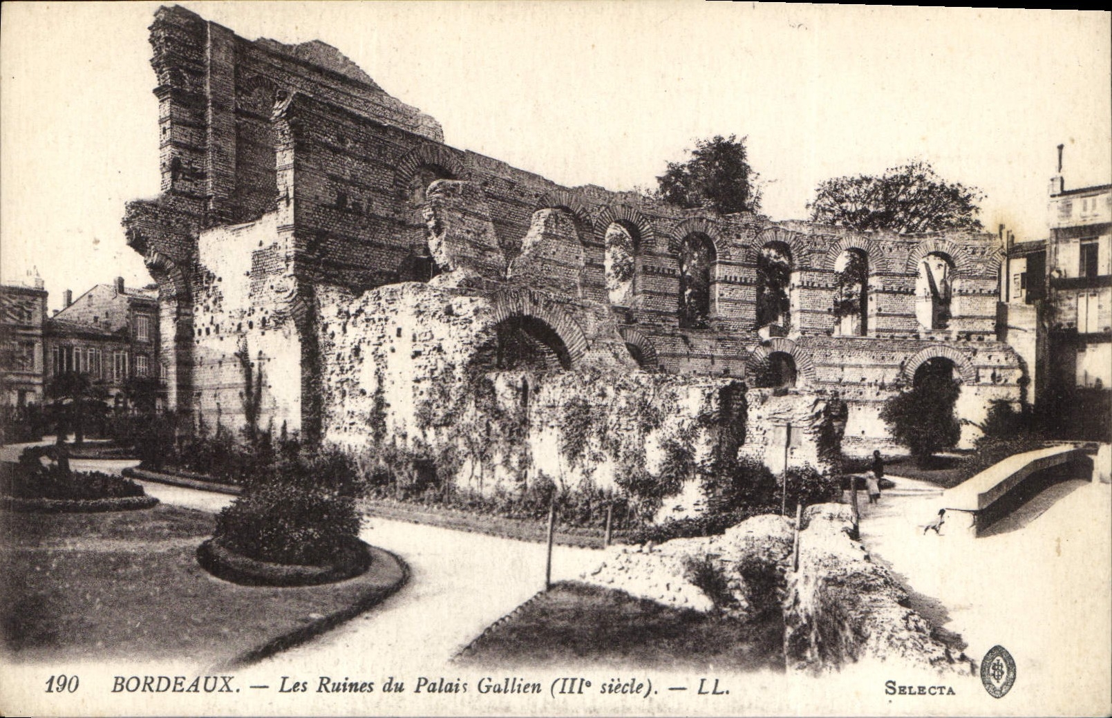 CPA Bordeaux Les Ruines du Palais Gallien III siecle 