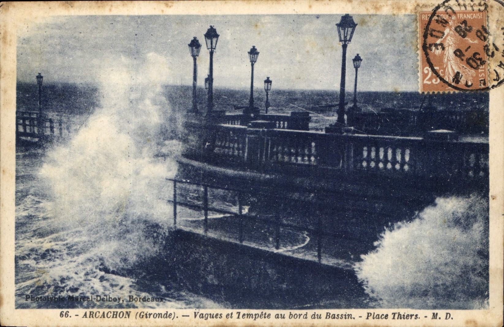 CPA Arcachon Gironde Vagues et Tempete au bord du Bassin Place Thiers