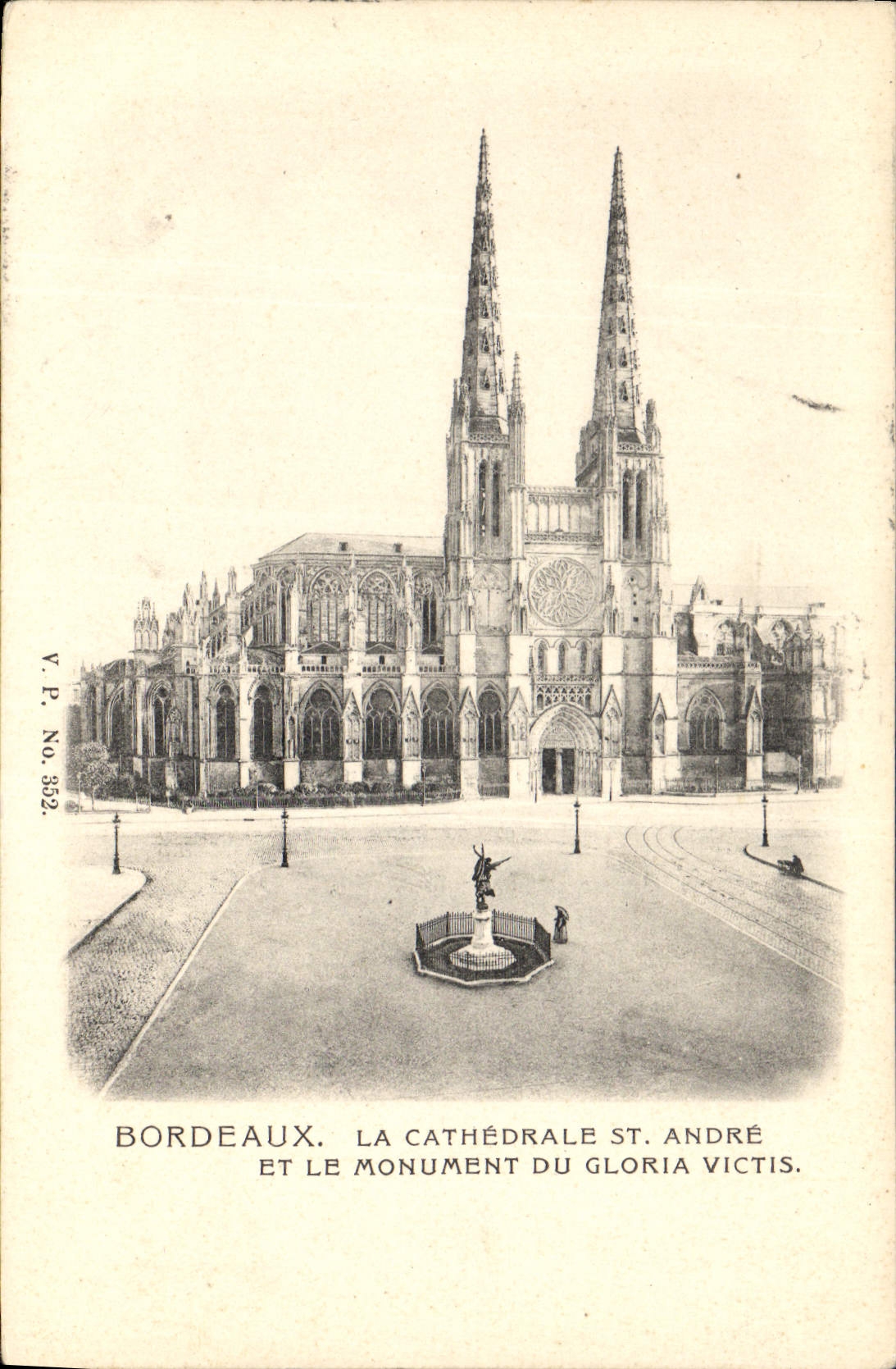 CPA Bordeaux La Cathedrale St Andre et le Monument du Gloria victis 