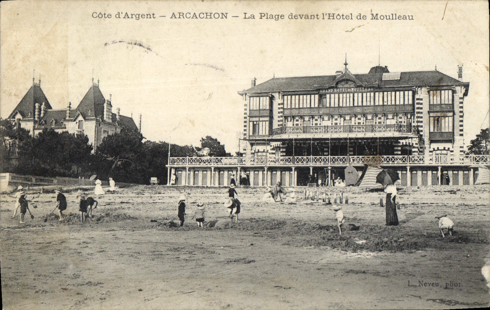 CPA Cote d'Argent Arcachon La Plage devant l'Hotel de Moulleu