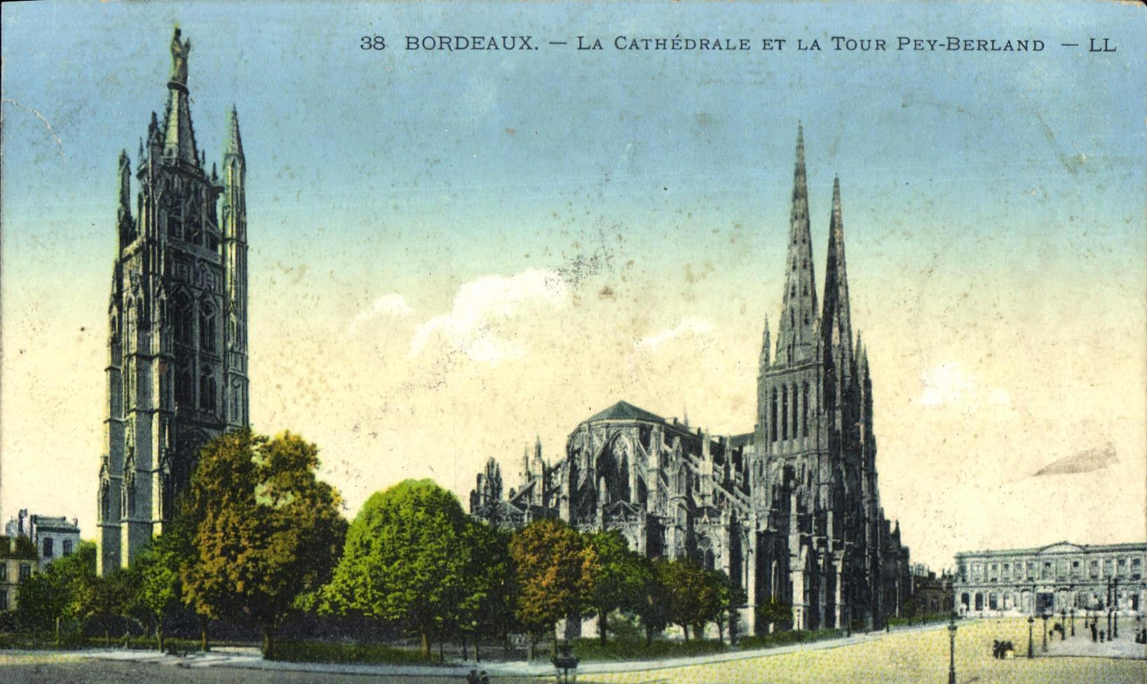 CPA Bordeaux La Cathedrale et la tour Pey Berland