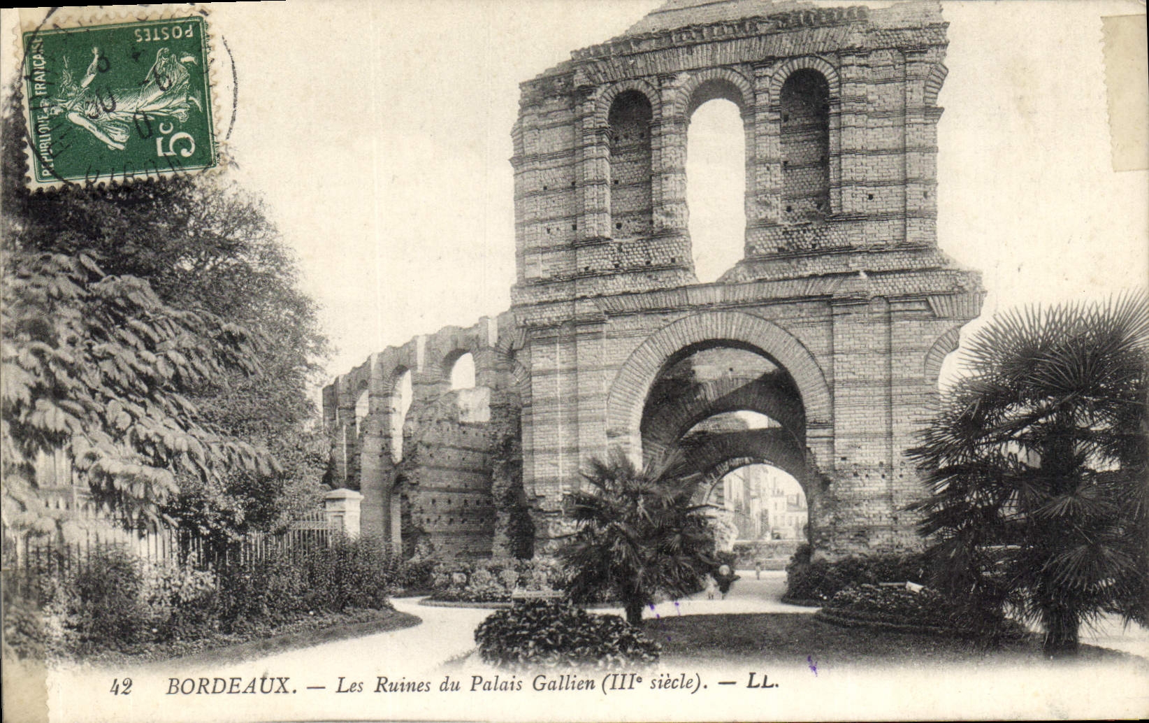 CPA Bordeaux Les Ruines du Palais Gallien III siecle 