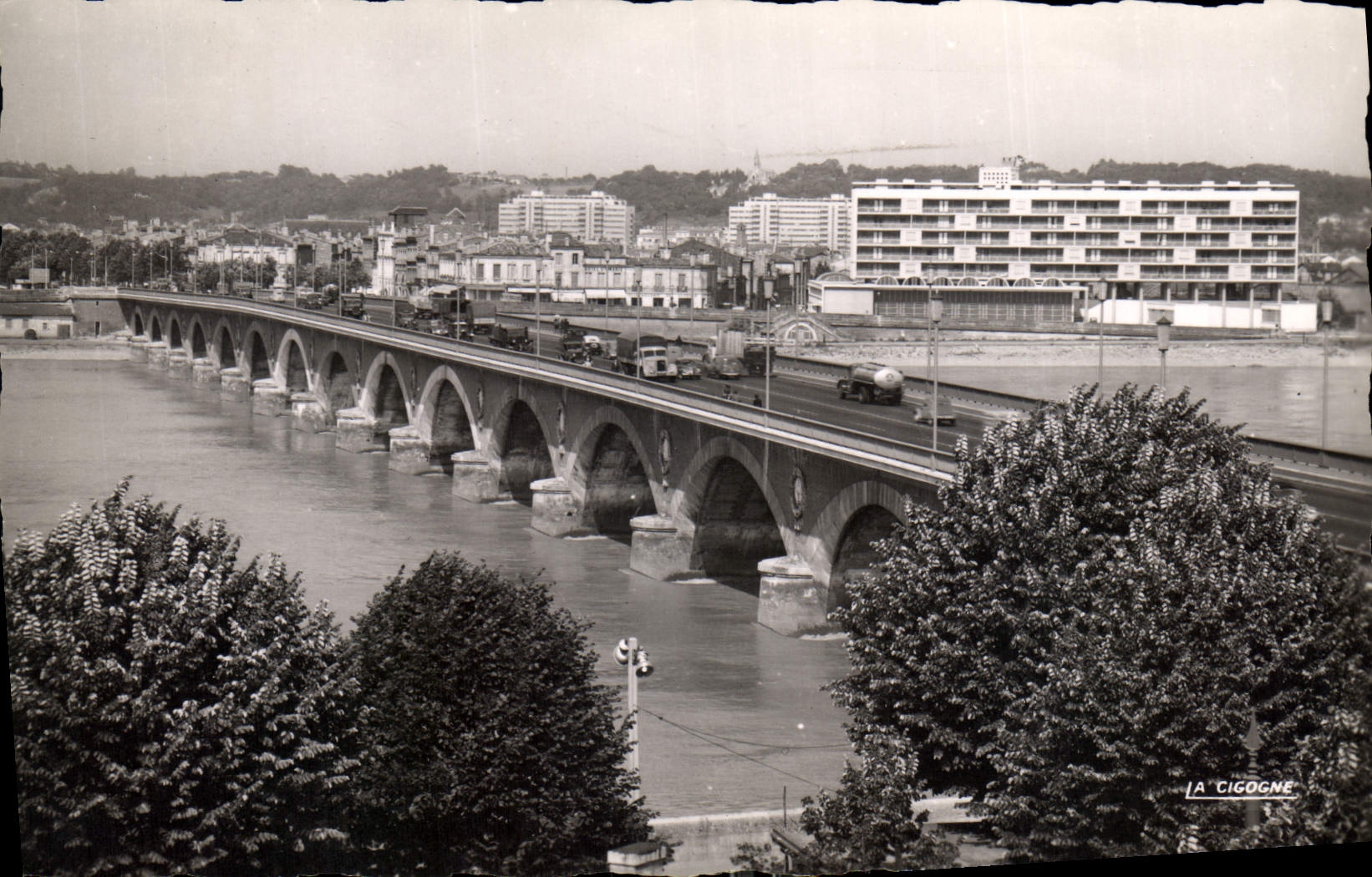 CPA Bordeaux Gironde Le Pont Sur  la Garonne 