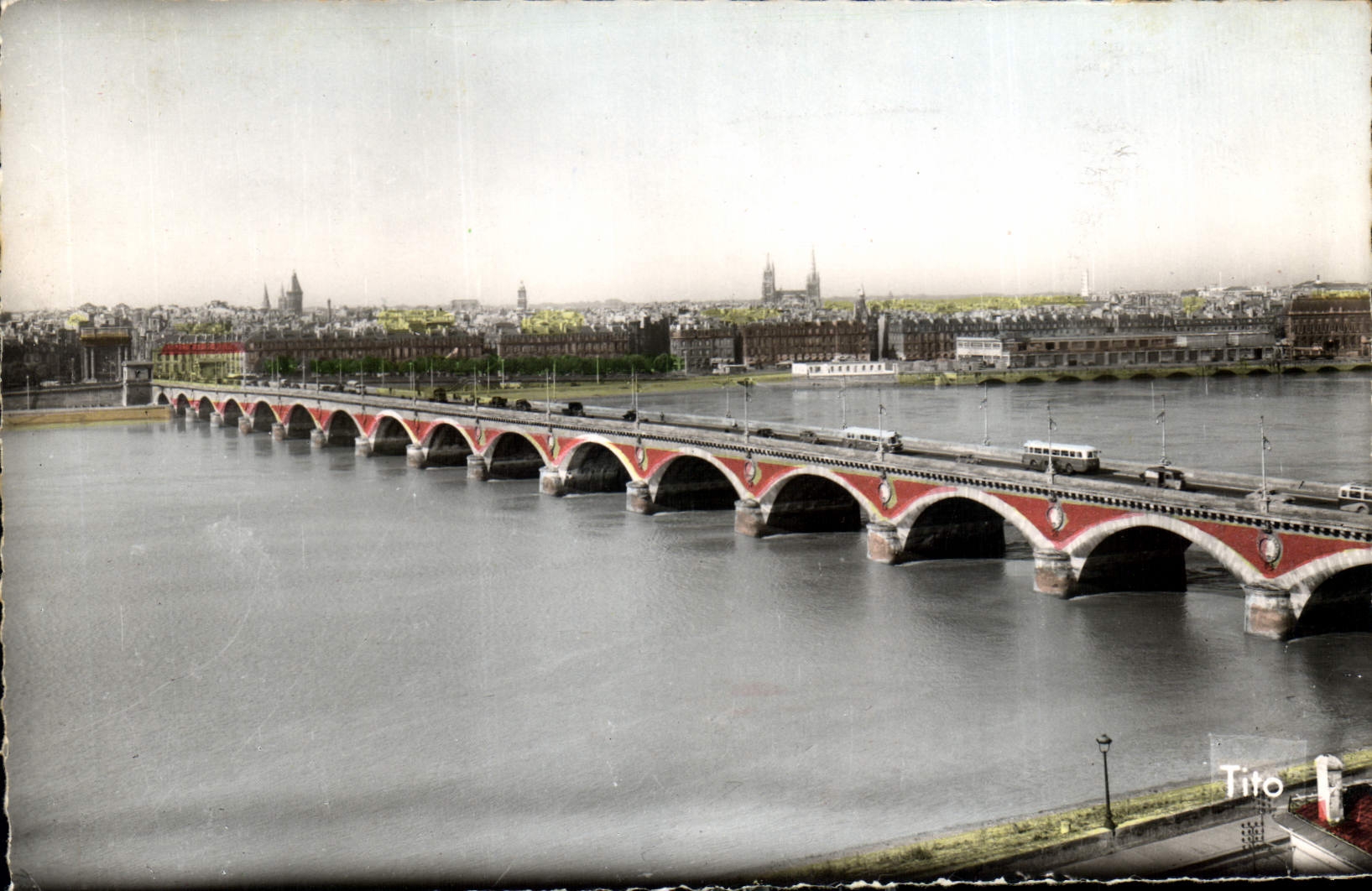CPA Bordeaux Le Pont Facade du Quai Richelieu