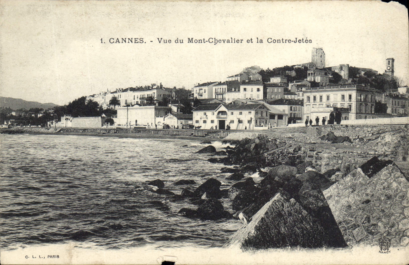 CPA Cannes vue  du Mont Chevalier et la Contre Jetee 