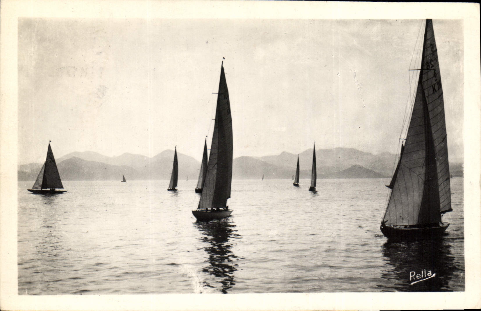 CPA Cannes Les Regates et l'Esterel Bateaux