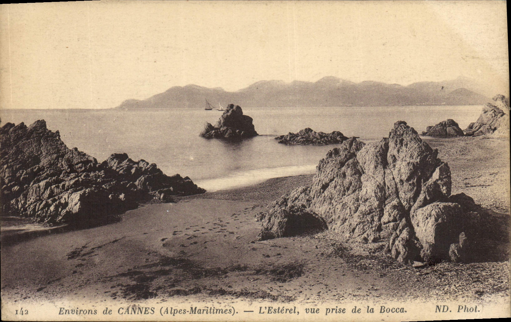 CPA Environs de Cannes Alpes Maritimes L'Esterel vue prise de la Bocca