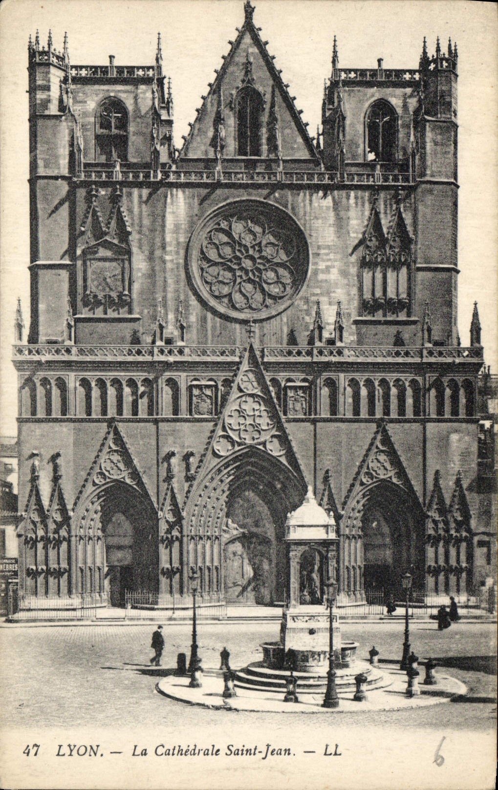CPA Lyon La Cathedrale Saint Jean 