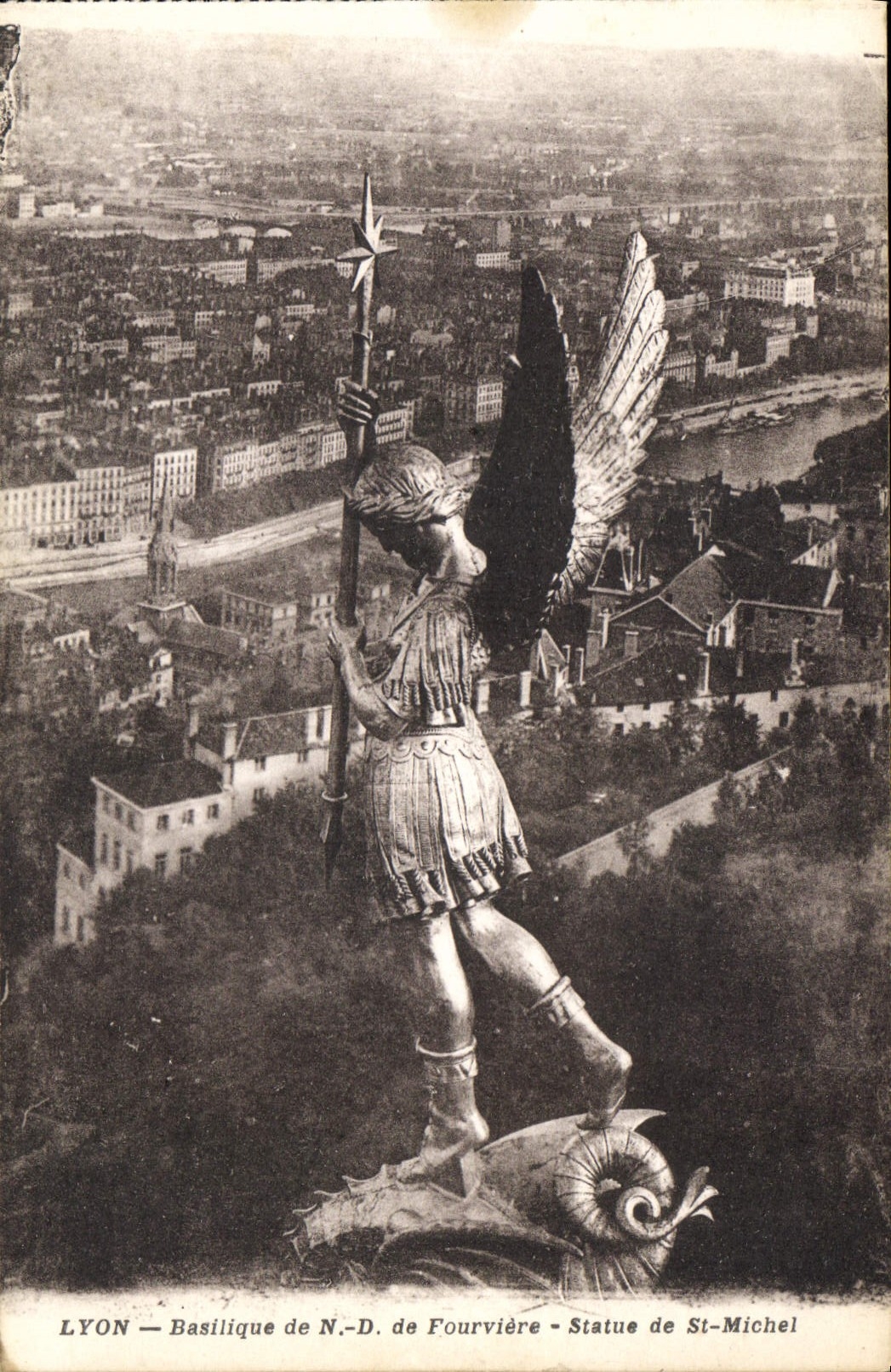 CPA Lyon Basilique de N D de Fourviere Statue de St Michel