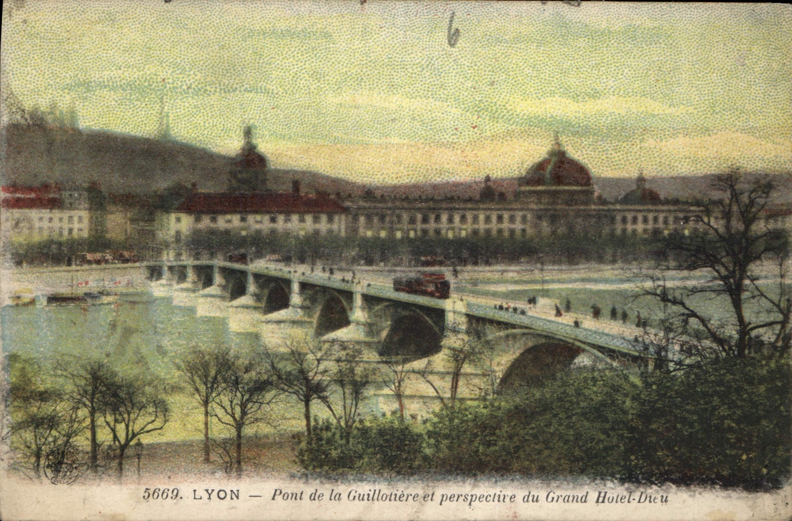 CPA Lyon Pont de la Guillotiere et perspective de Grand Hotel