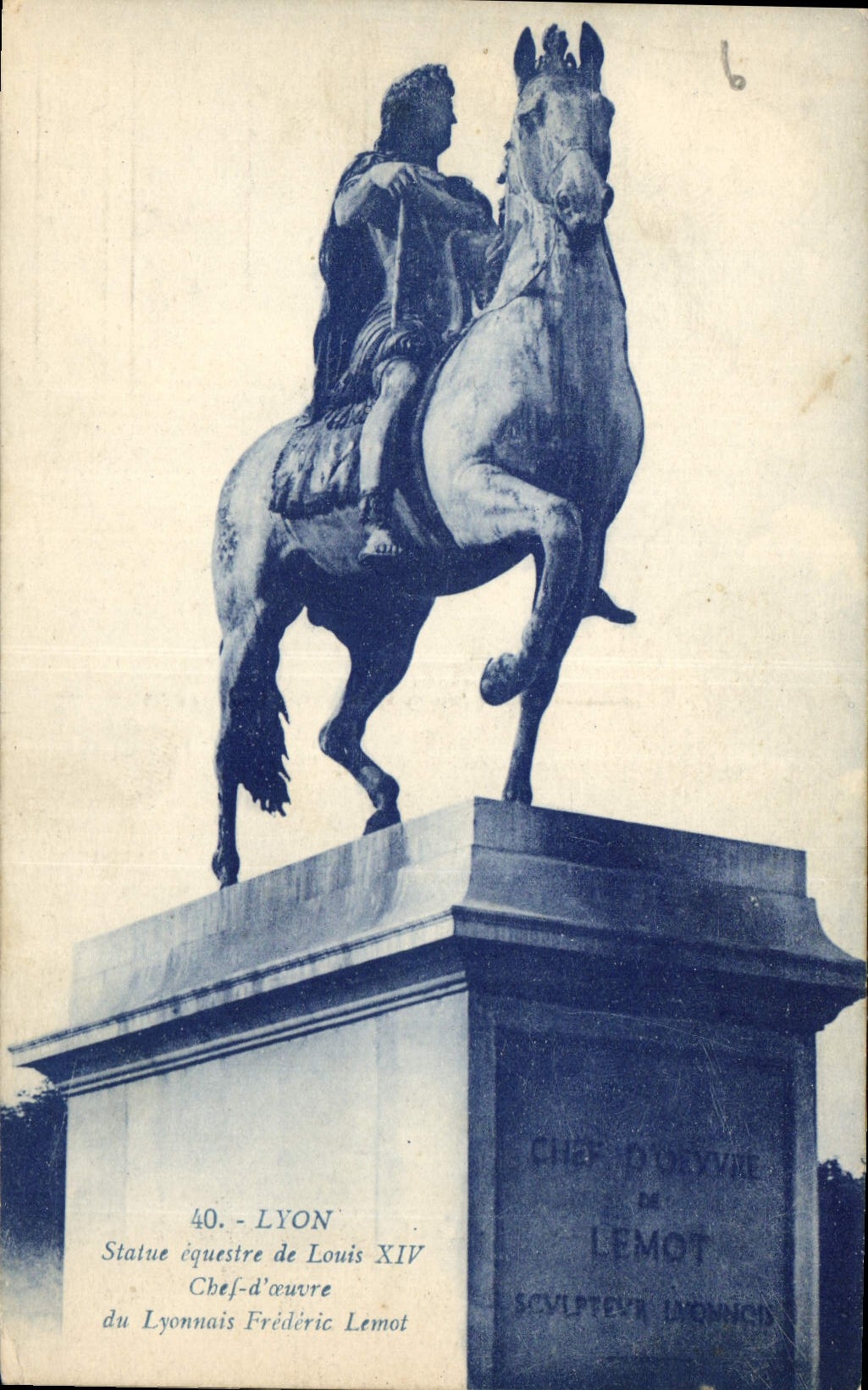CPA Lyon Statue equestre de Louis XIV 