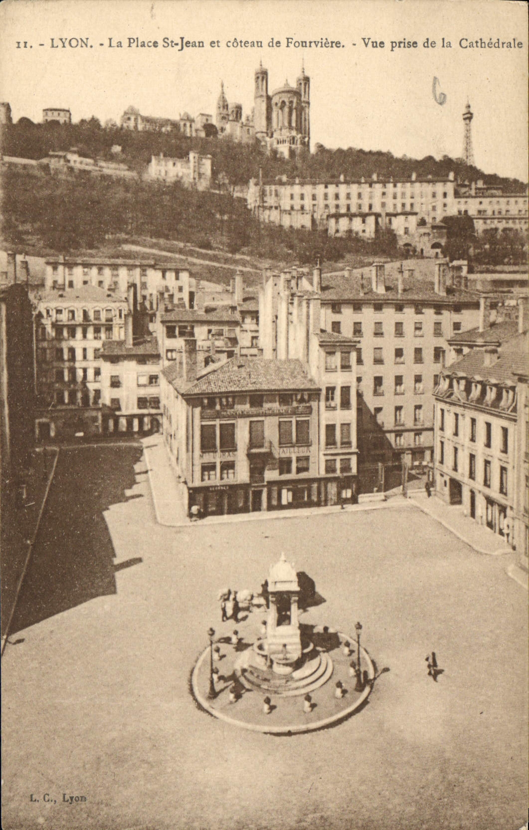CPA Lyon La Place St jean et coteau de Fourviere 