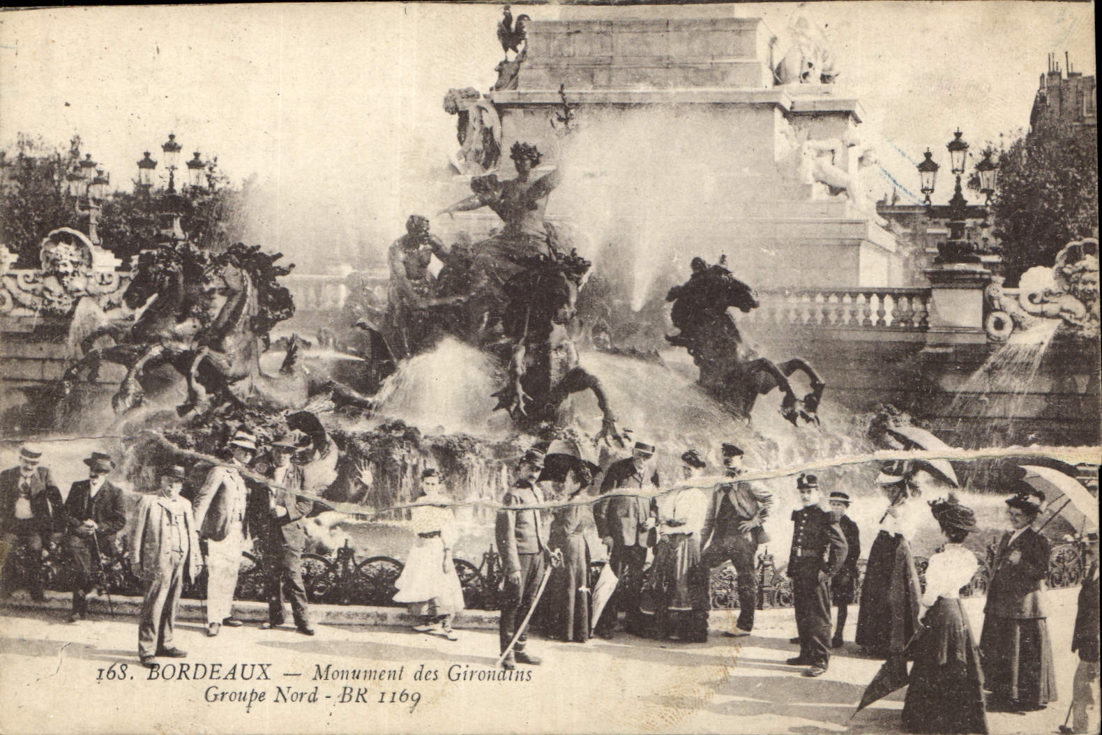 CPA Bordeaux Le Monument des Girondins Groupe Nord
