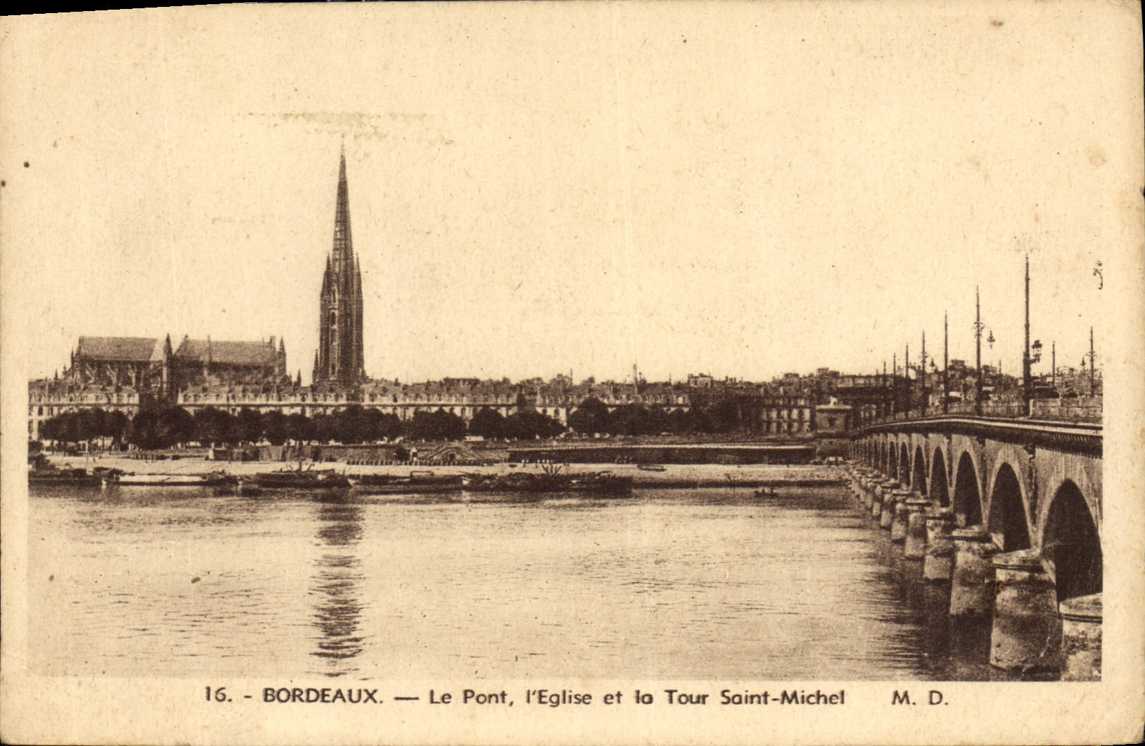 CPA Bordeaux Le Pont l'Eglise et la Tour Saint Michel