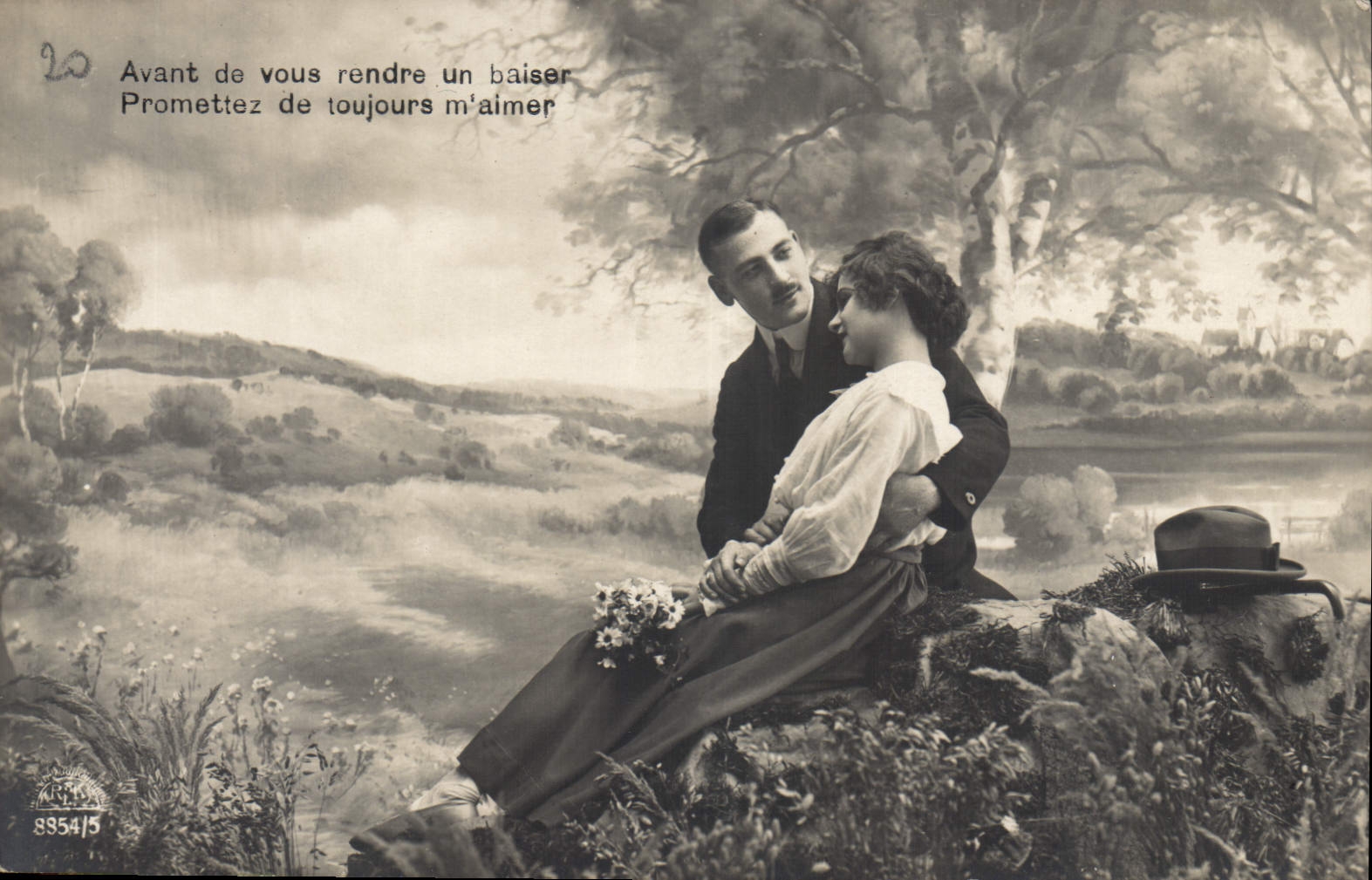 CPA Avant de vous rendre un baiser Promettez de toujours m'aimer Femme