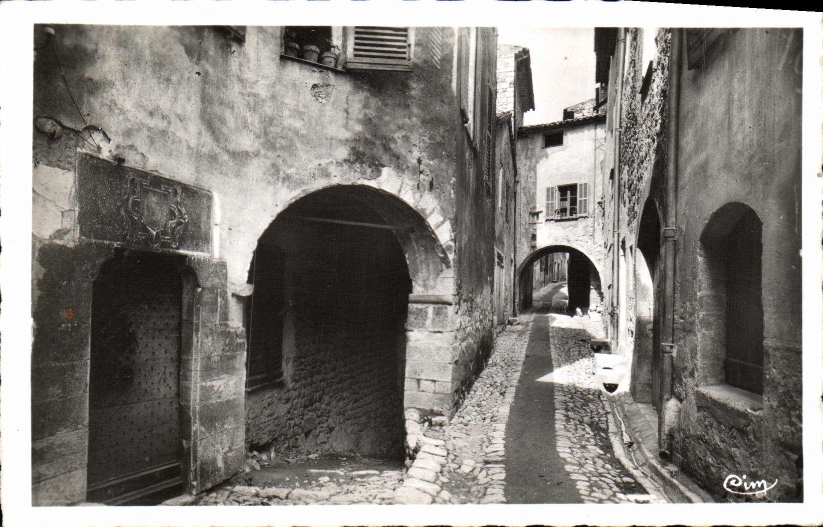 CPA St Paul de Vence ses Ramparts son Eglise sa Fontaine Une Porte antique