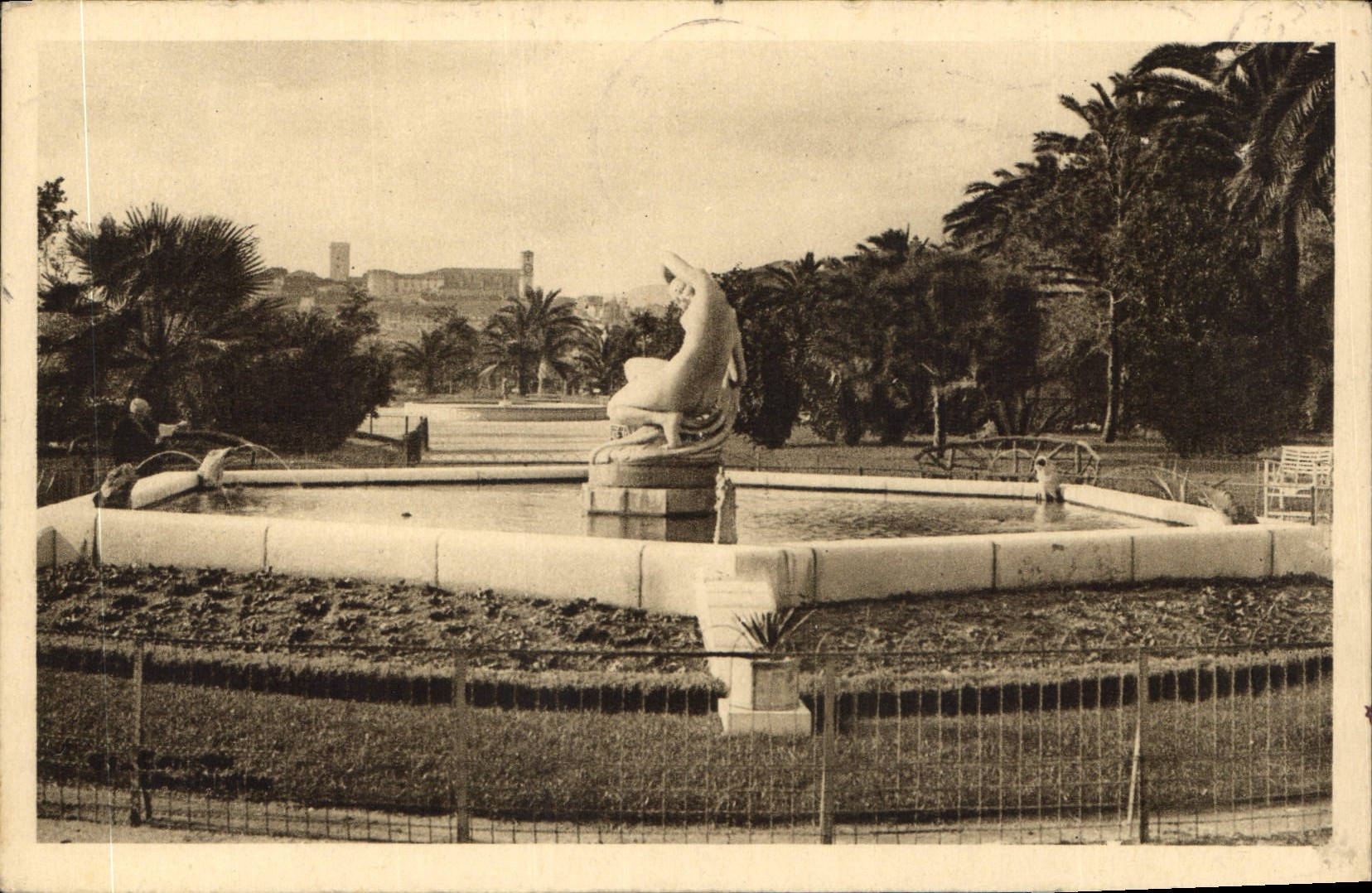 CPA Cote D'Azur Cannes Les Jardins 