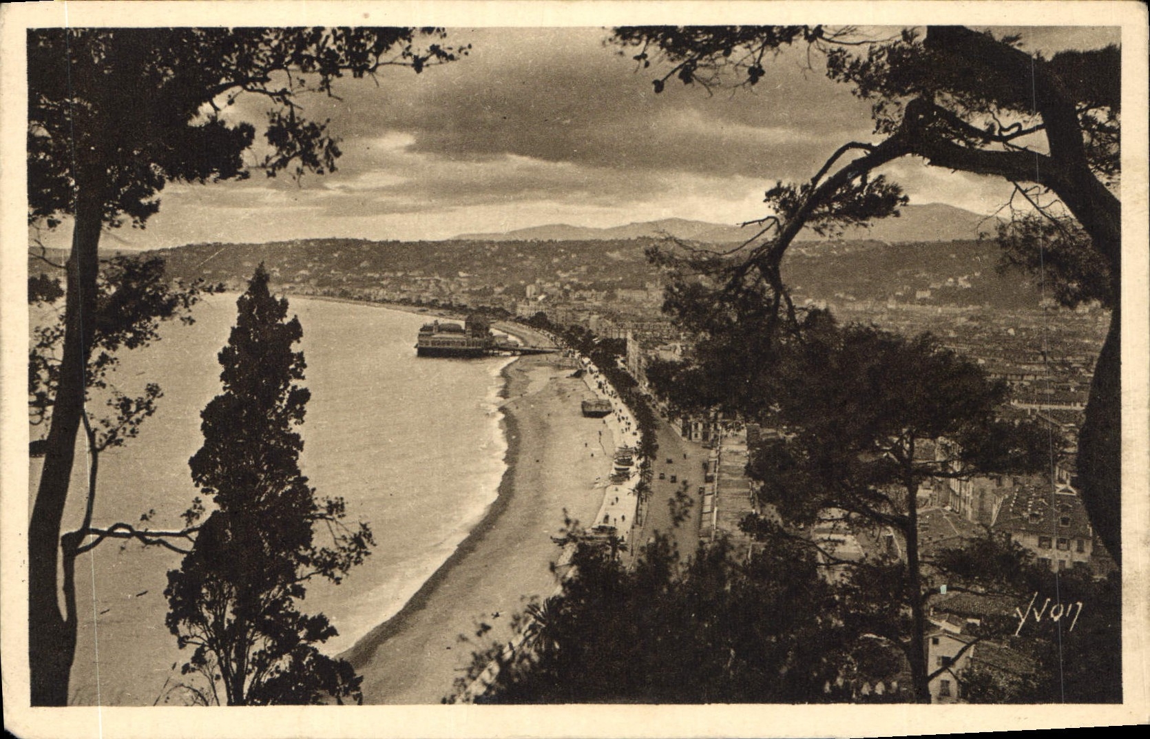 CPA Nice Alpes Maritimes vue generale et Baie des Anges 