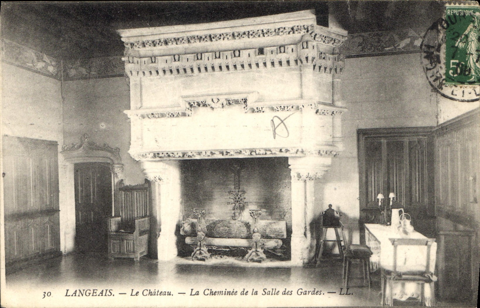 CPA Langeais Le Chateau la Cheminee de la Salle des Gardes