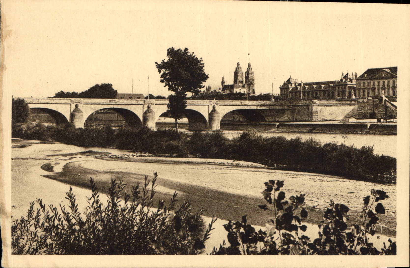 CPA Tours Le Pont de Pierre 