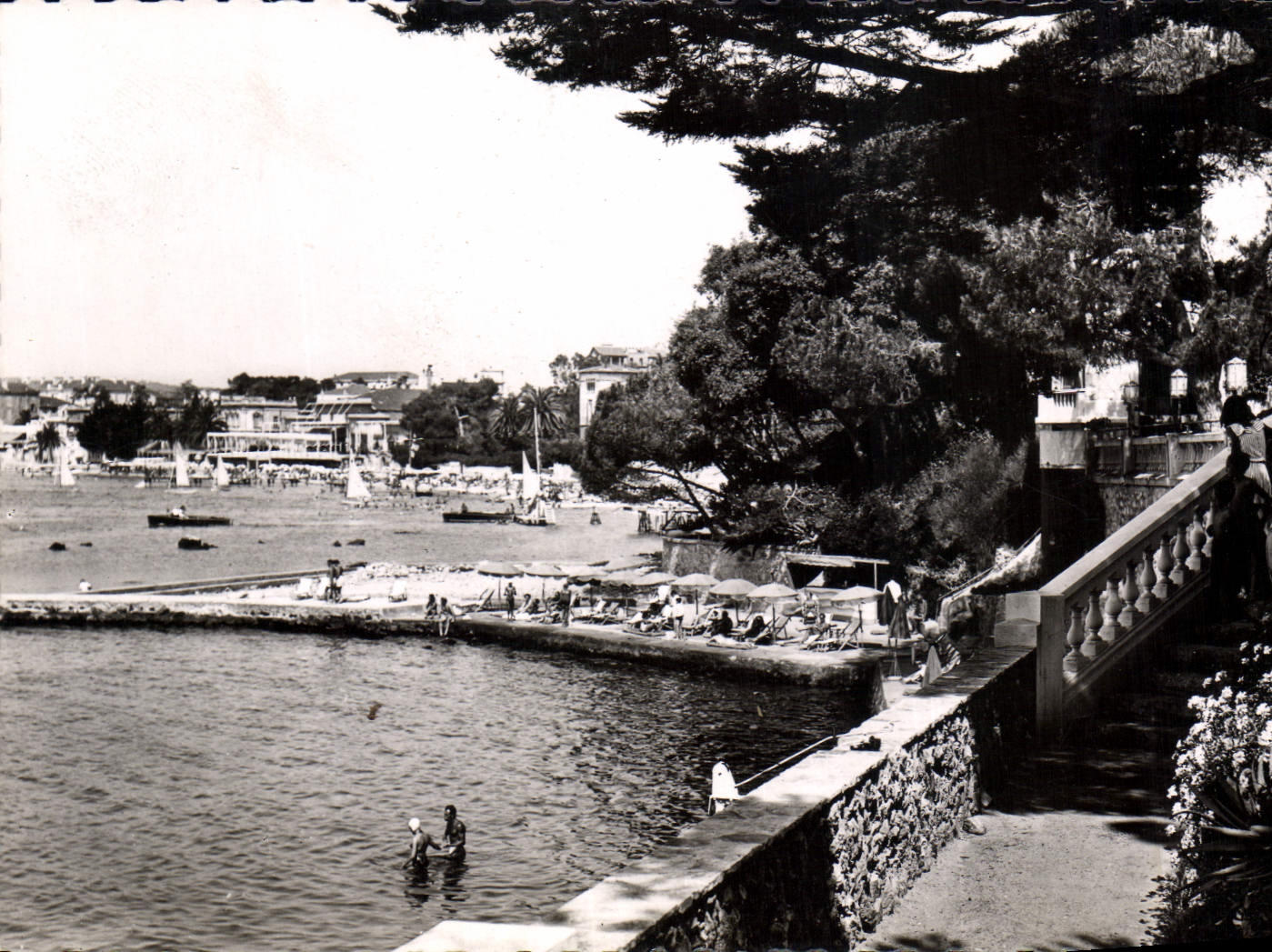 CPA Juan Les Pins La Plage Belles Rives 