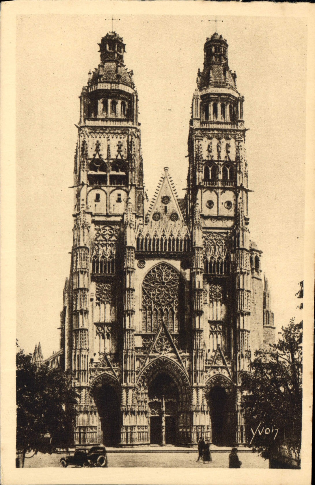 CPA Tours Indre et Loire La Cathedrale St Gatien Facade 