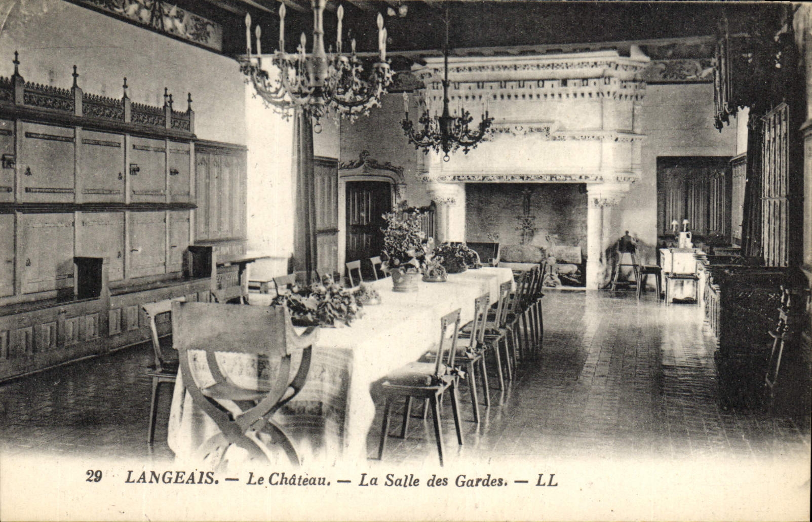 CPA Langeais Le Chateau La Salle des Gardes