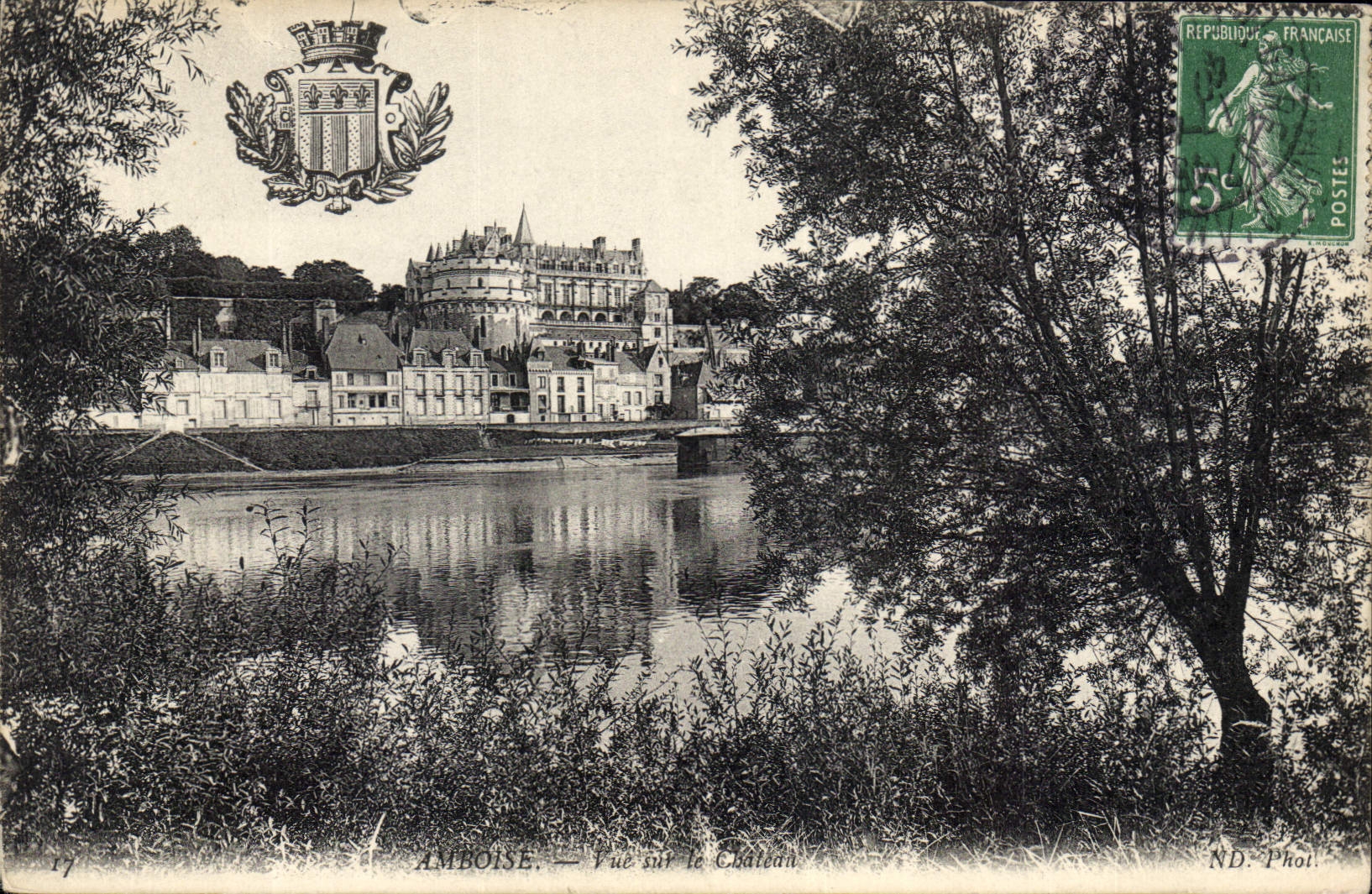 CPA Amboise Vue sur le Chateau 