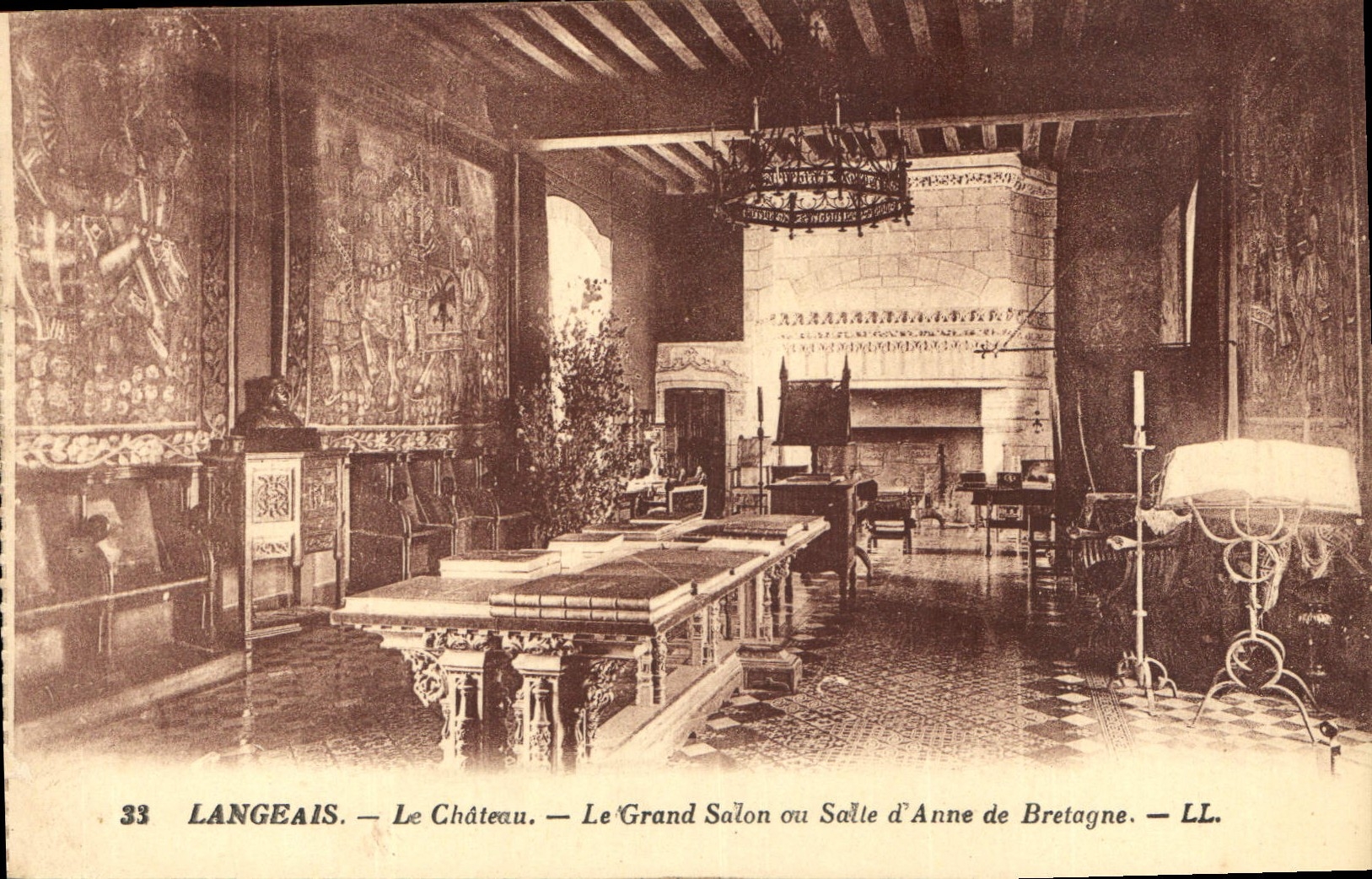 CPA Langeais Le Chateau Le Grand Salon ou Salle d'Anne de Bretagne