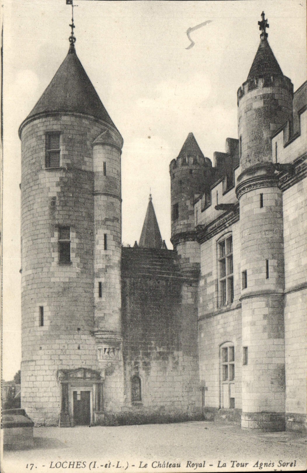 CPA Loches Le Chateau Royal La tour Agnes Sorel 
