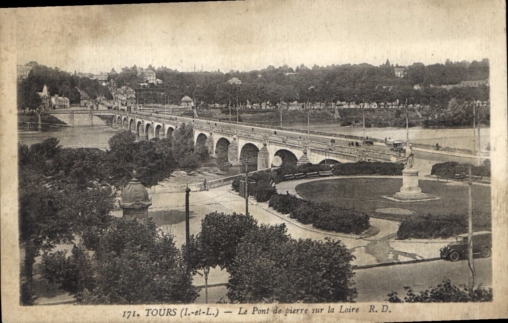 CPA Tours Le Pont de Pierre sur la Loire 