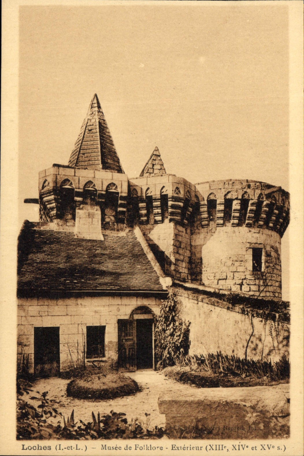 CPA Loches Musee de Folklore Exterieur 