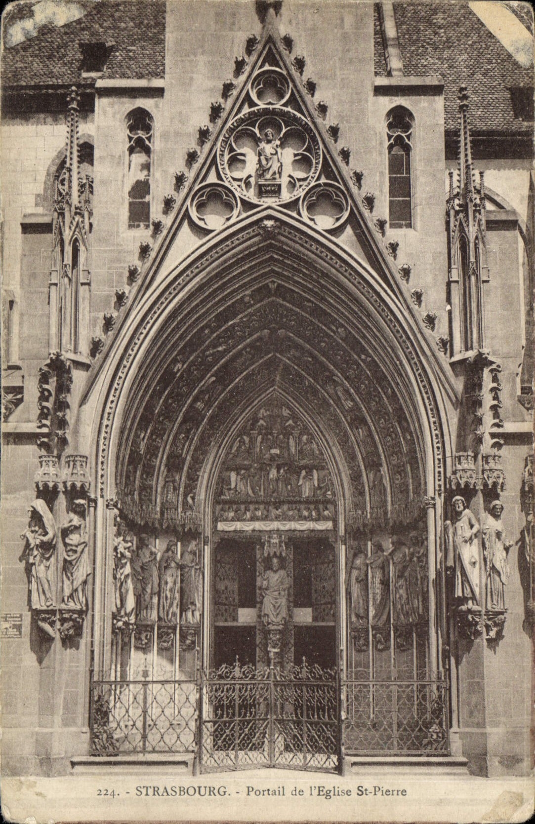 CPA Strasbourg Portail de l'Eglise St Pierre 