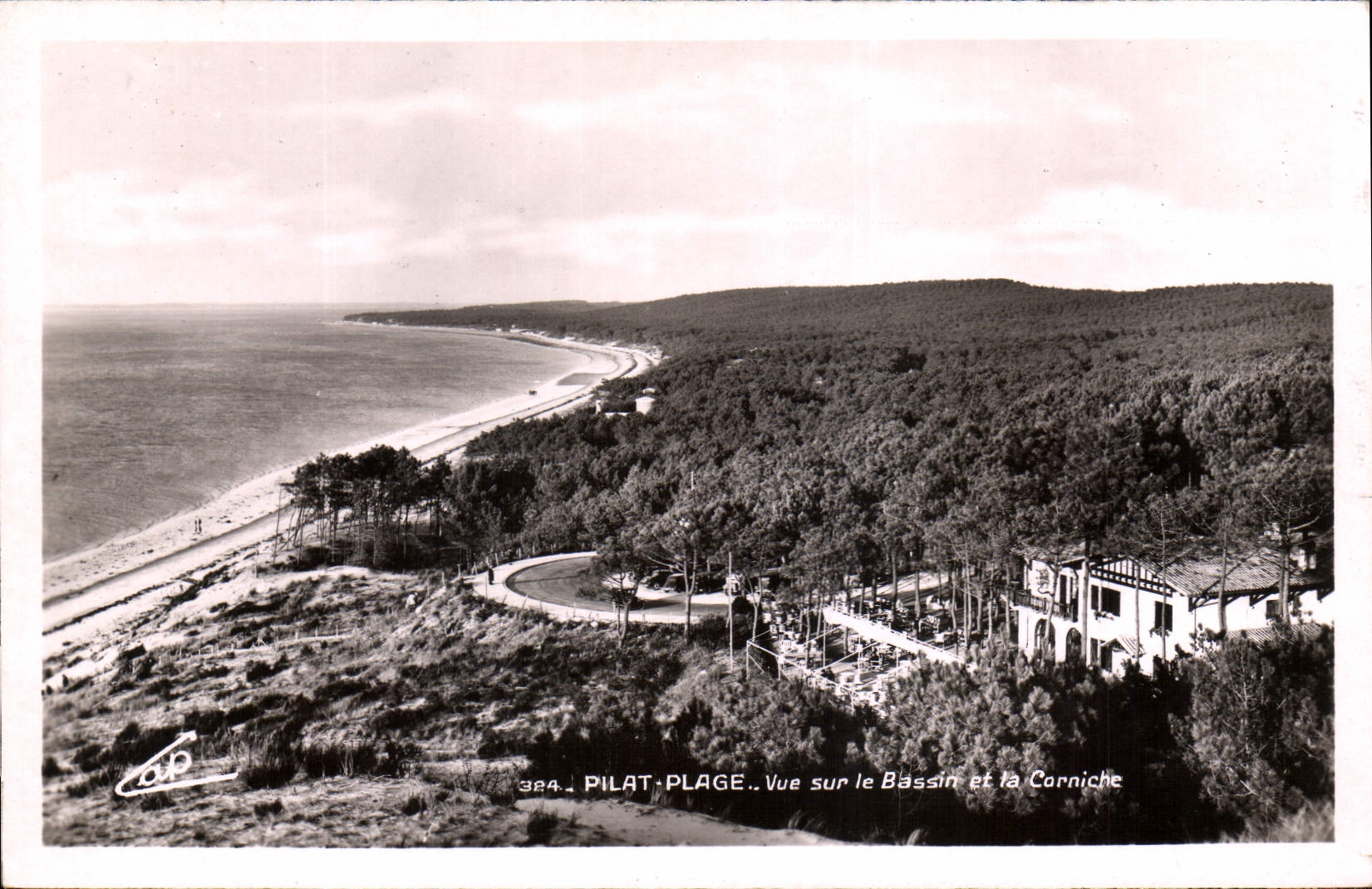 CPA Pilat Plage vue sur le Bassin et la Corniche
