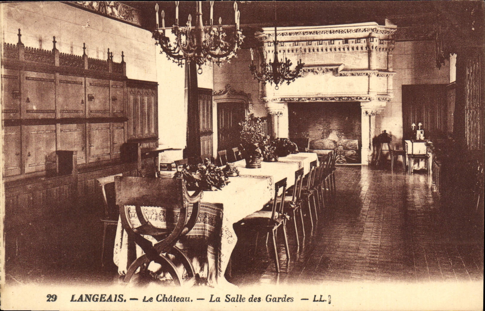 CPA Langeais Le Chateau La Salle des Gardes