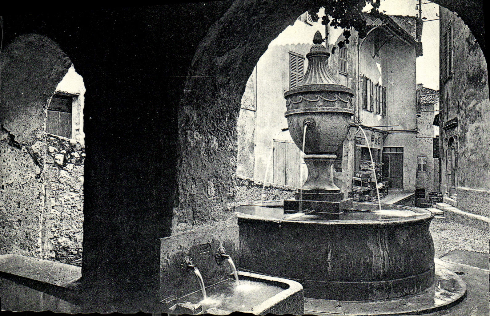 CPA St Paul de Vence La Fontaine 