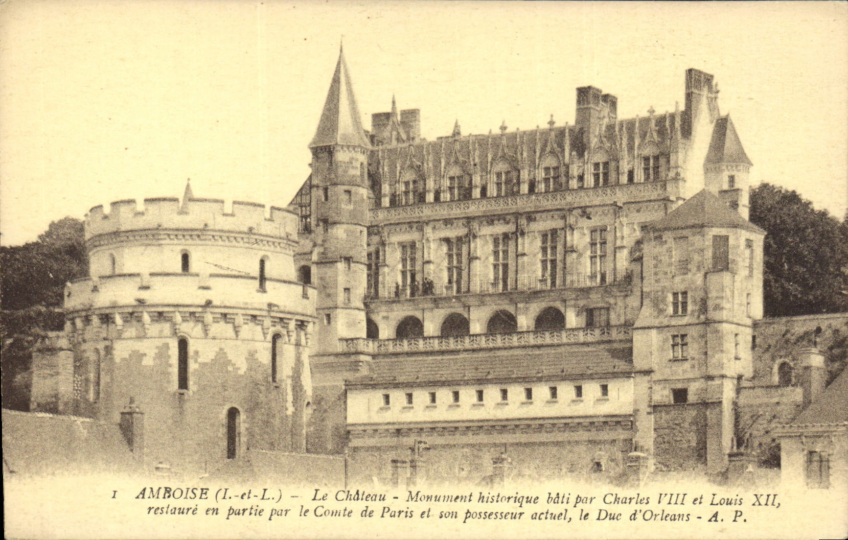 CPA Amboise Le Chateau Monument historique bati par Charles VIII et Louis XII 