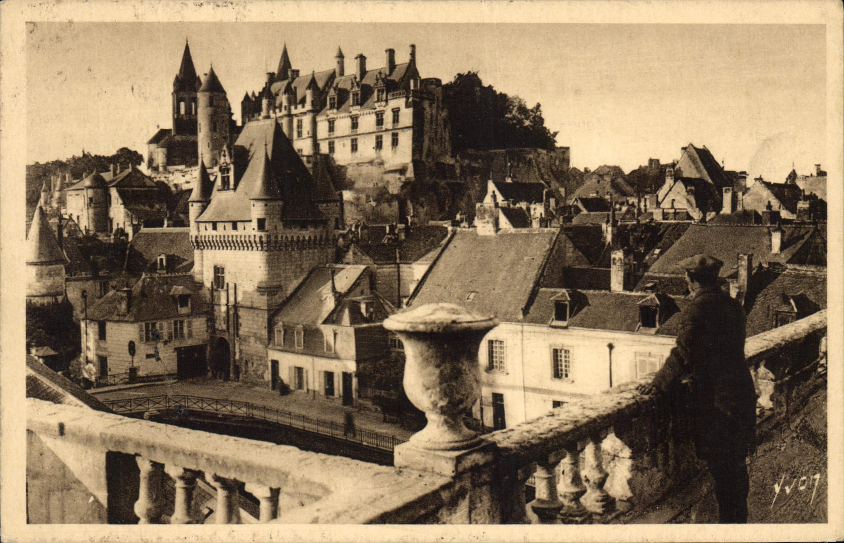 CPA Loches Le Chateau Royal et la Porte des Cordeliers 