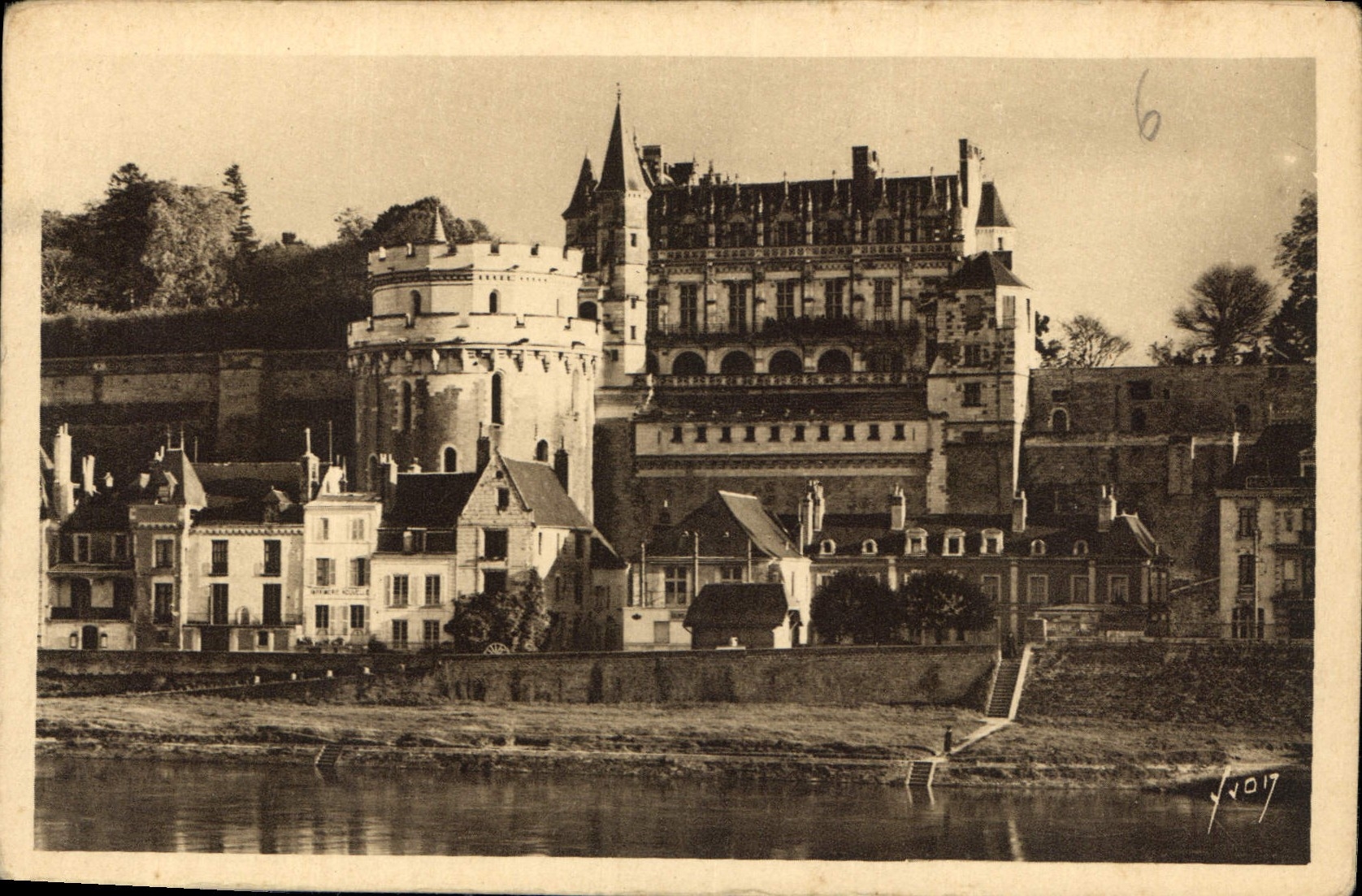 CPA Amboise vue generale du chateau 