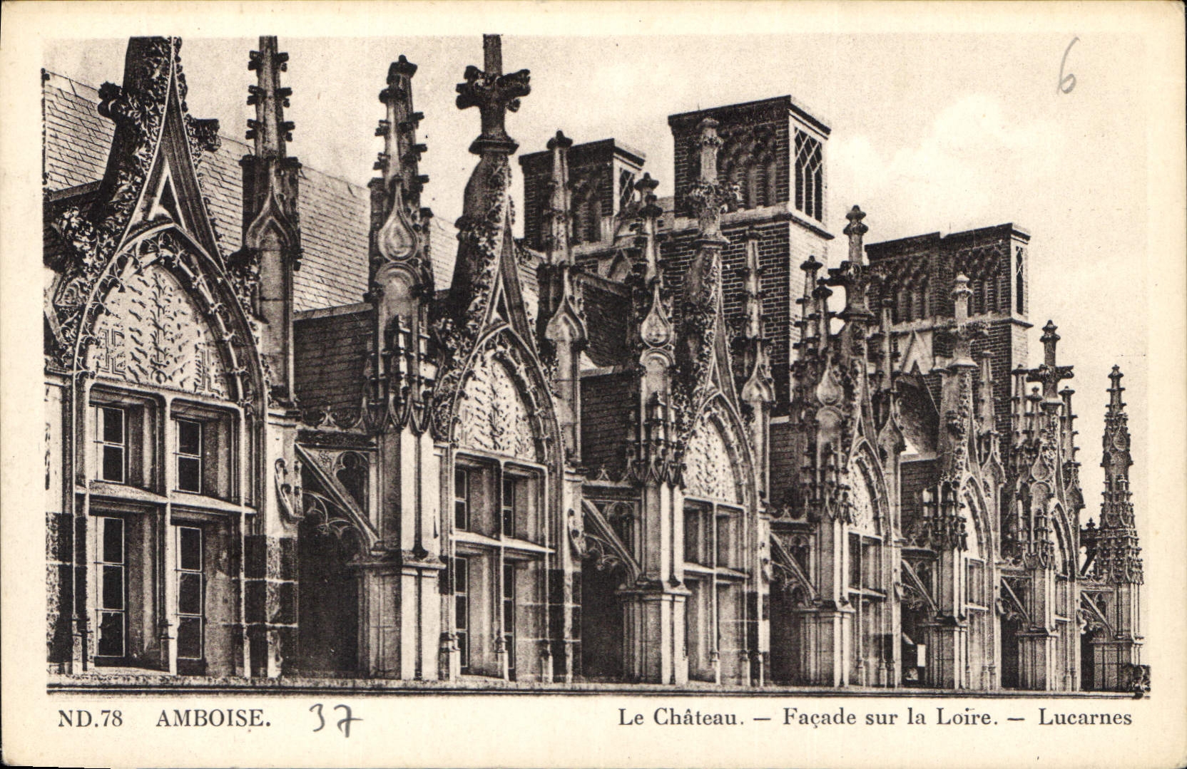 CPA Tours Le Chateau Facade Sur La Loire 