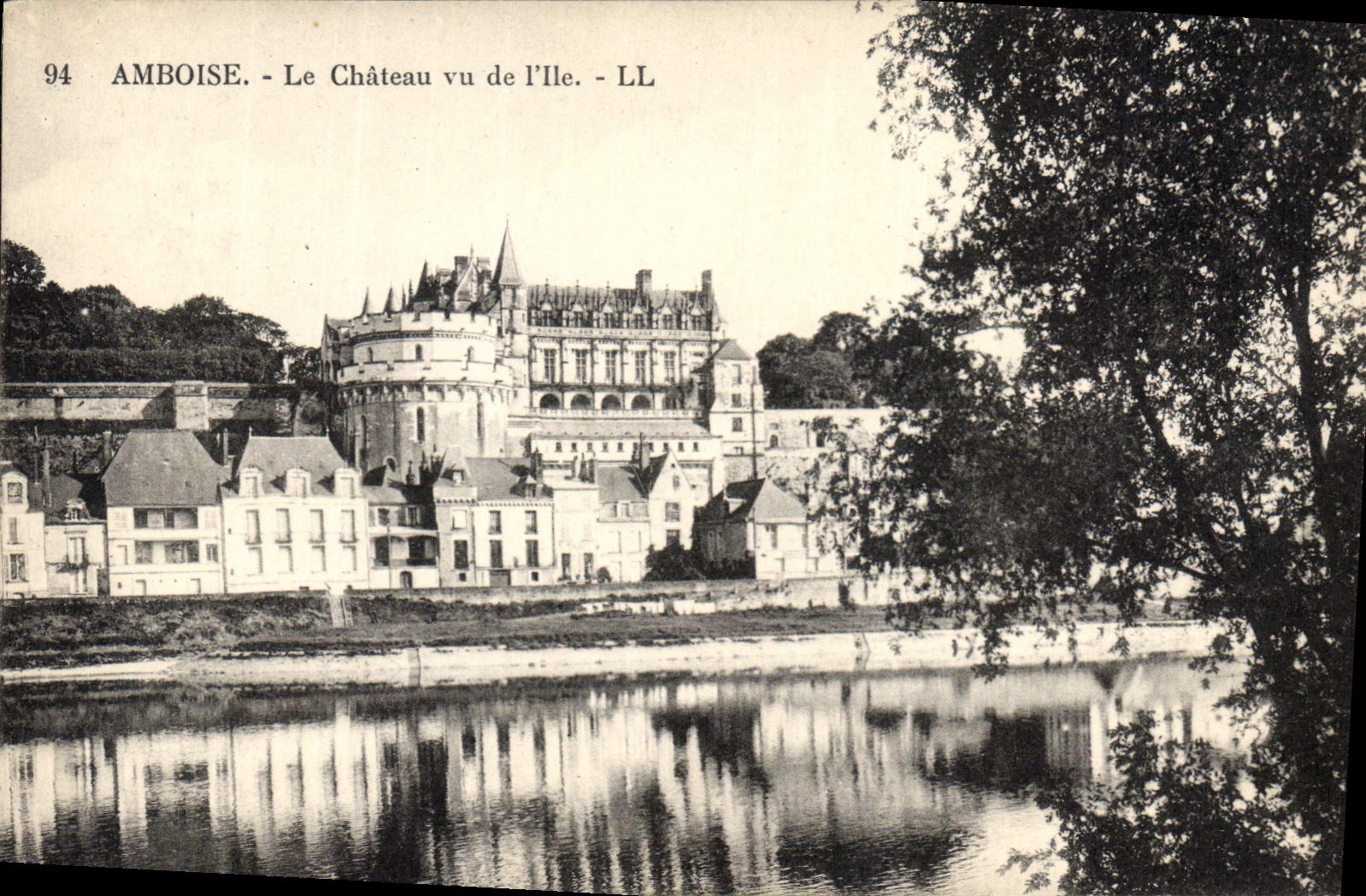 CPA Amboise Le Chateau vu de l'Ile 