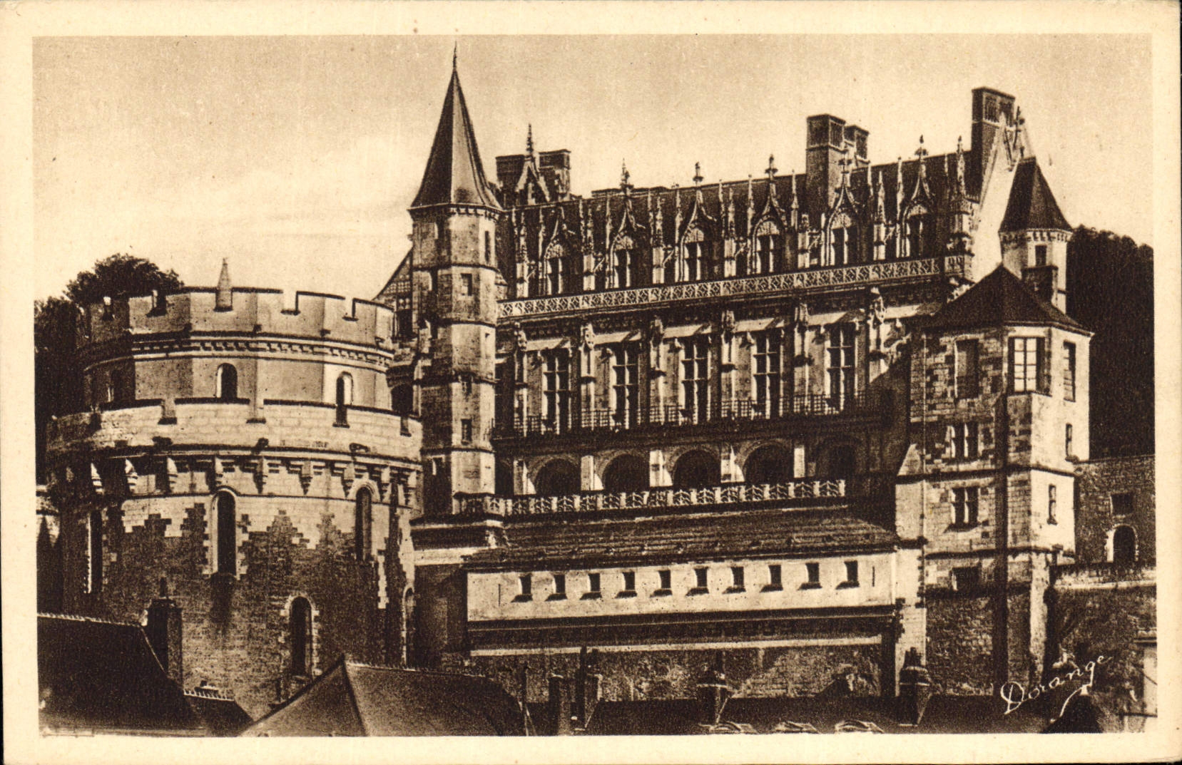 CPA Amboise Le Chateau Monument historique bati par Charles VII et Louis XIII 