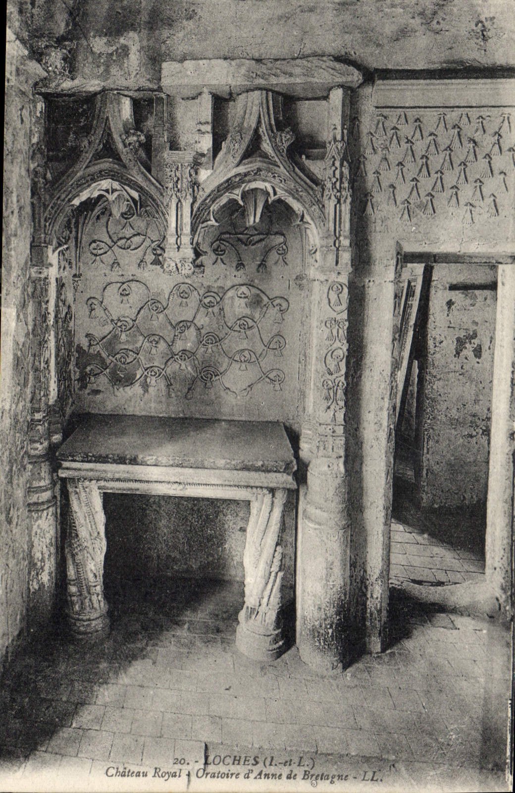 CPA Loches Chateau Royal Oratoire a Anne de Bretagne 