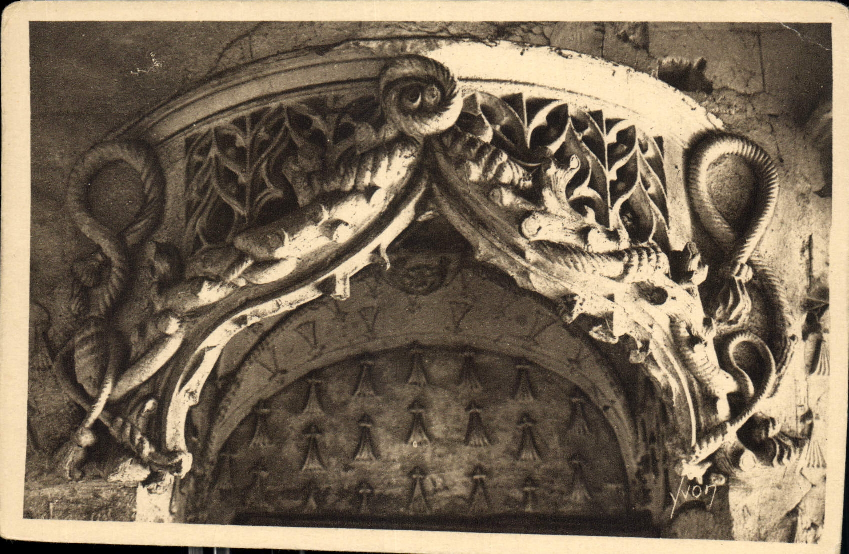 CPA Chateau de Loches Frontispice de l'Entree de l'Oratoire d'Anne de Bretagne 