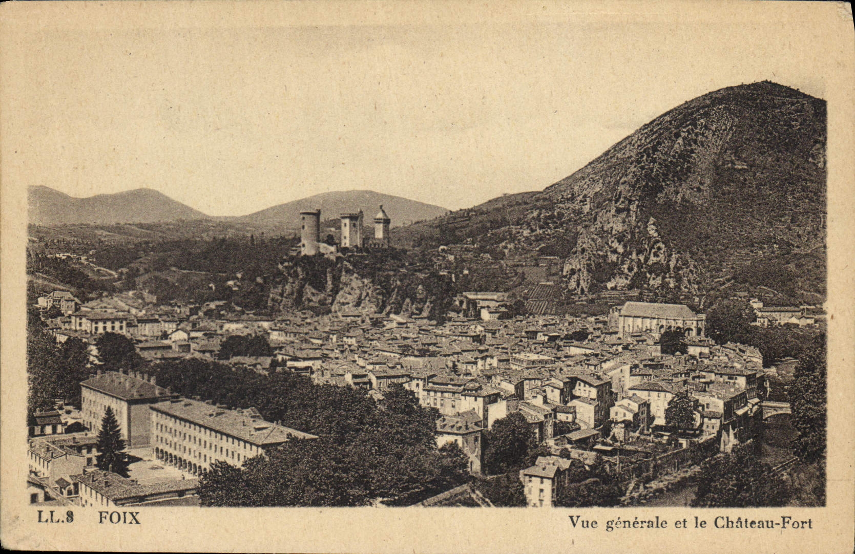 CPA Foix Vue generale et le Chateau Fort 
