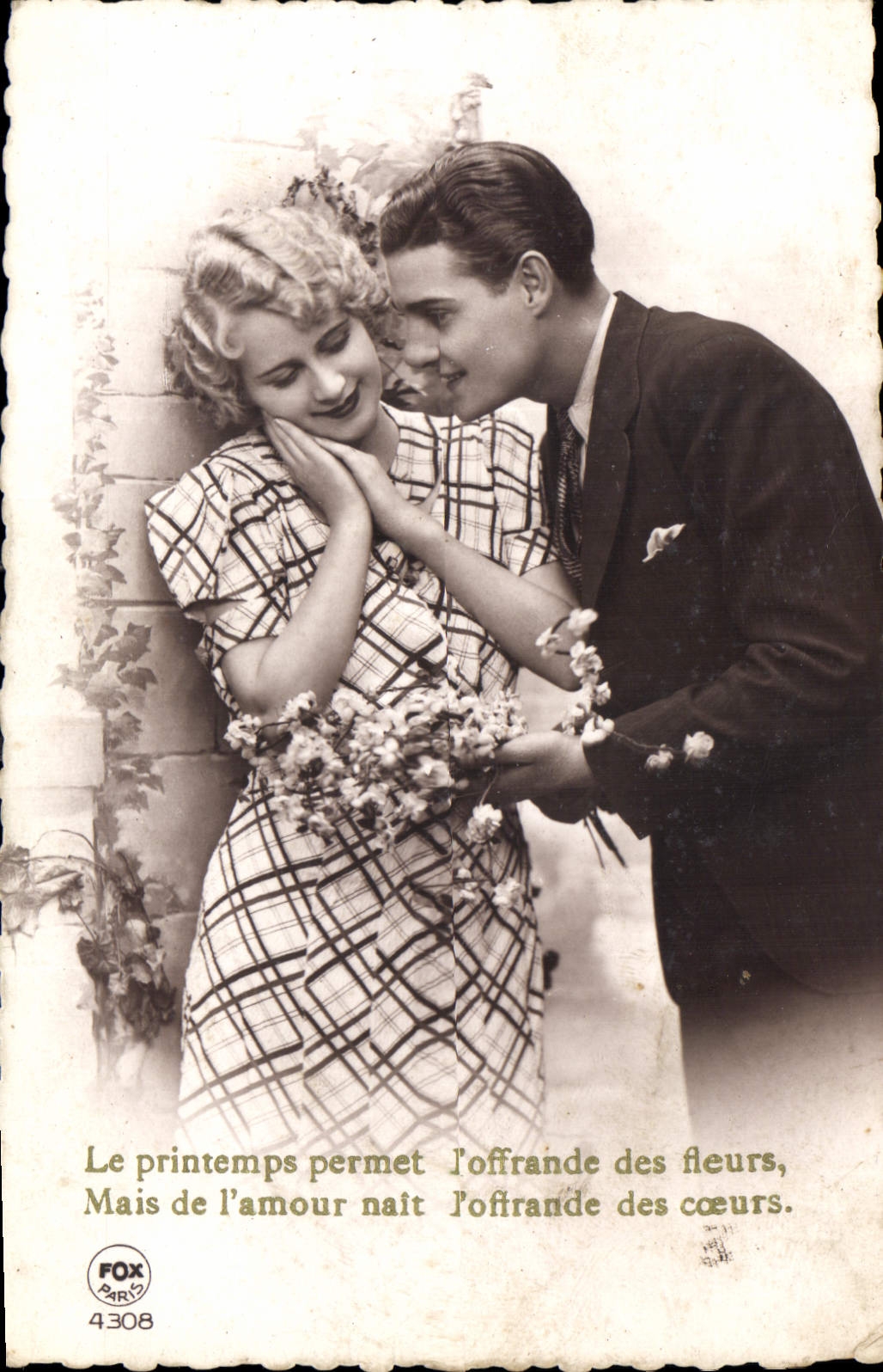 CPA Le printemps permet Femme