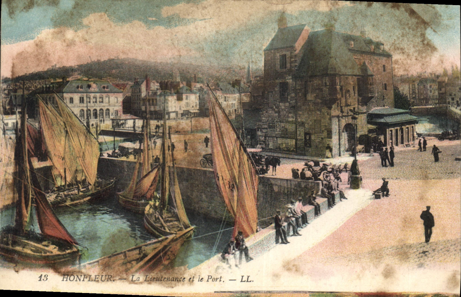 CPA Honfleur La Lieutenance et le Port  